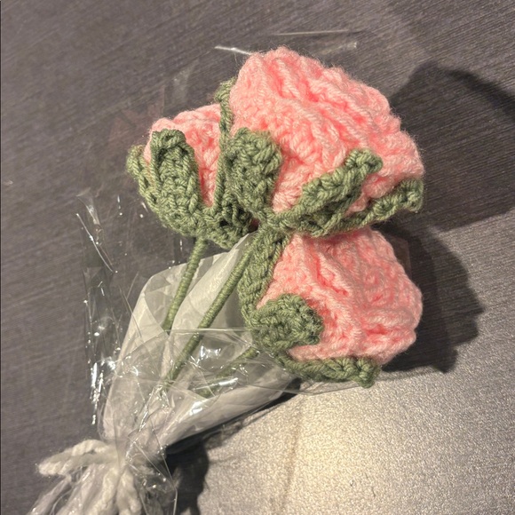 Handmade Pink Crochet Rose Bouquet - Picture 4 of 4